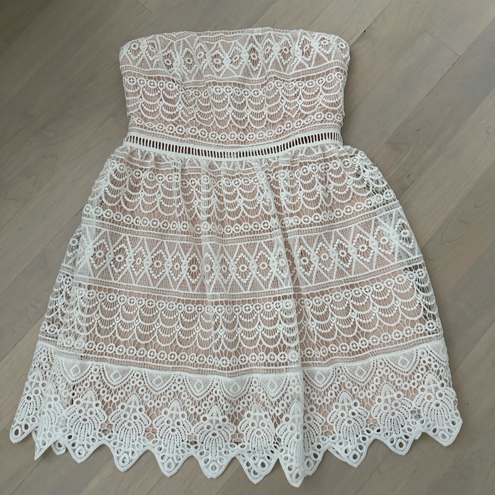 White lace strapless dress